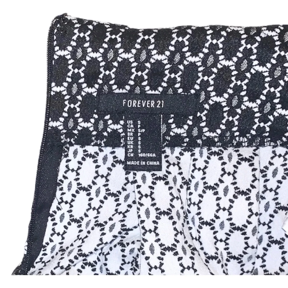 Forever 21 Skirt Women’s Size S Black White Mini Short - Picture 3 of 5